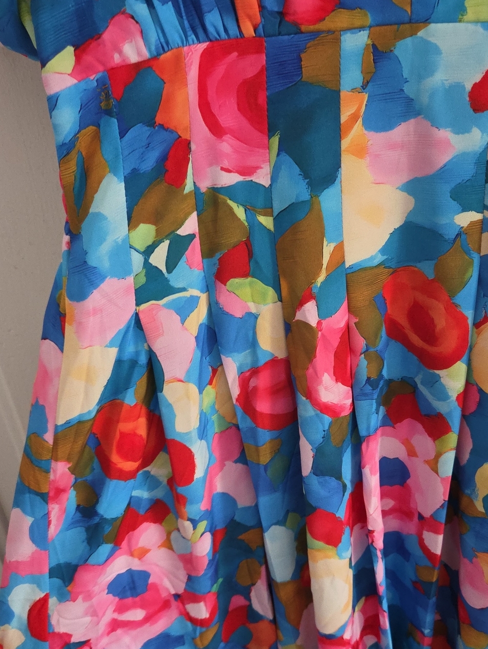 Bright Floral Influencer Dress - Picture 4 of 13